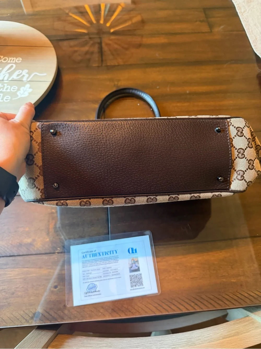 Gucci tote signature